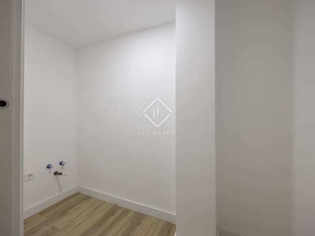 4 slaapkamer Appartement te huur in Valencia stad - € 2.000 (Ref: 8493057)