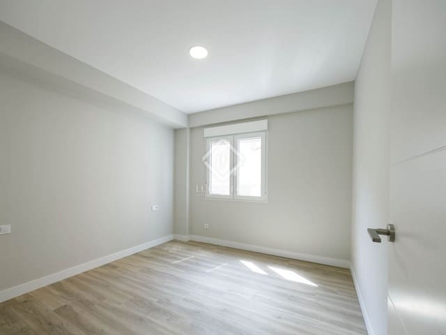 4 slaapkamer Appartement te huur in Valencia stad - € 2.000 (Ref: 8493057)