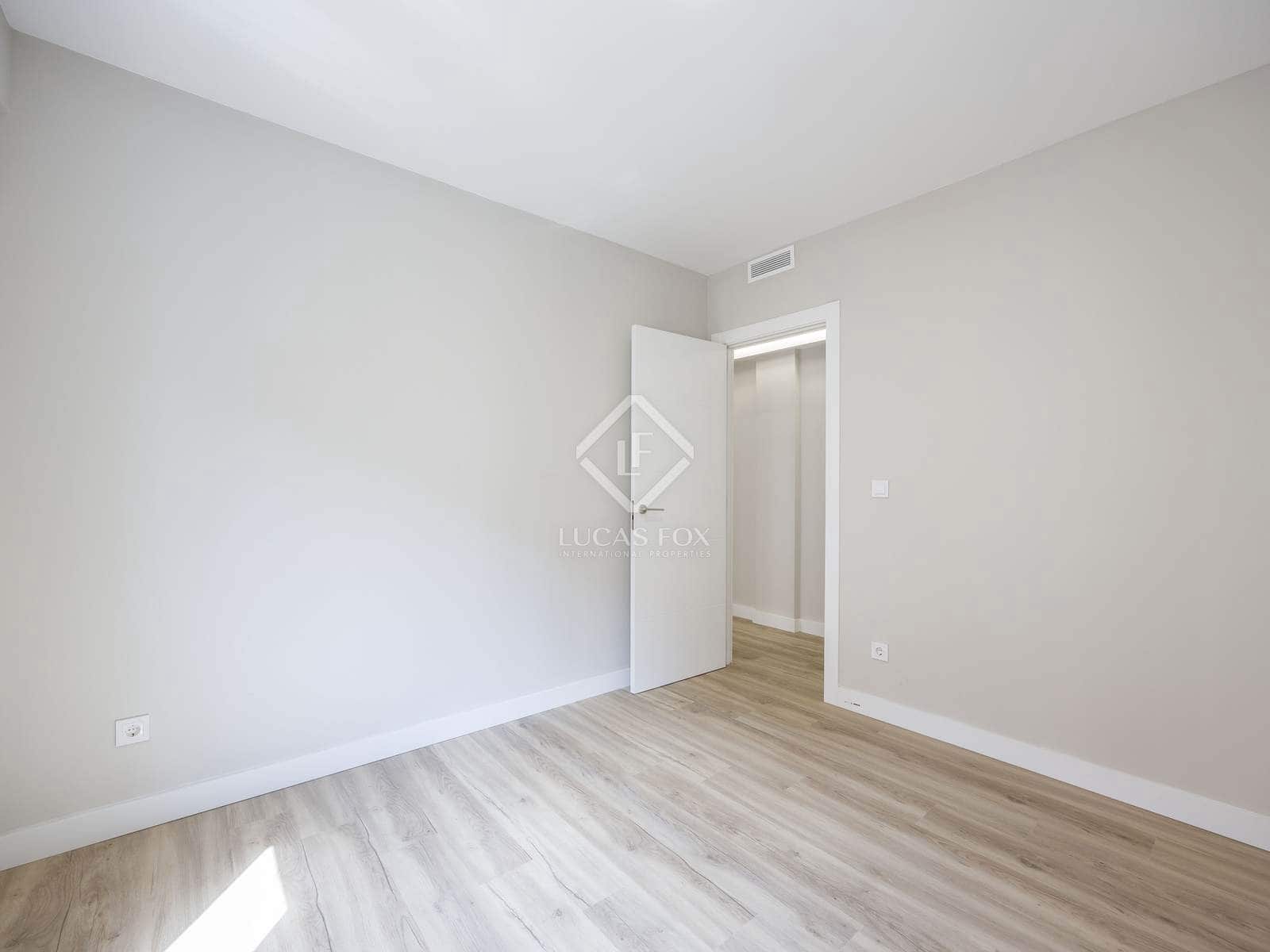 4 slaapkamer Appartement te huur in Valencia stad - € 2.000 (Ref: 8493057)