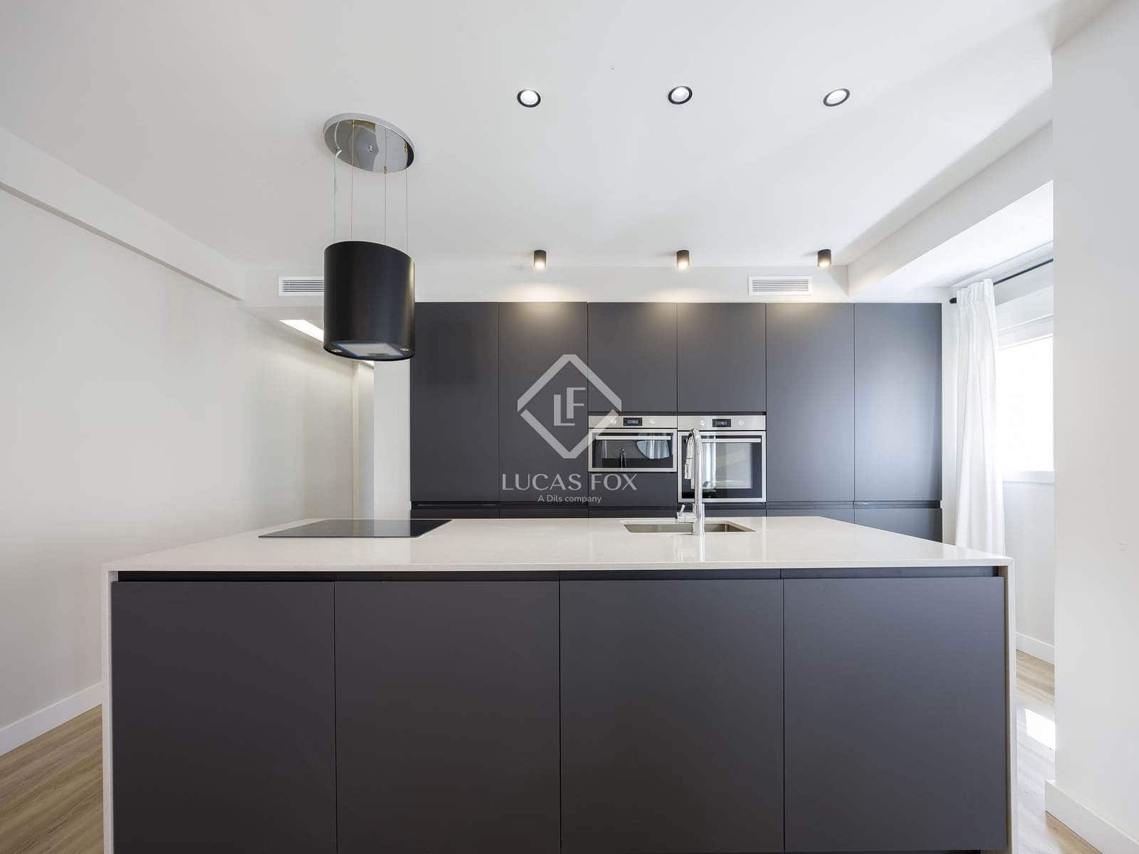 4 slaapkamer Appartement te huur in Valencia stad - € 2.000 (Ref: 8493057)