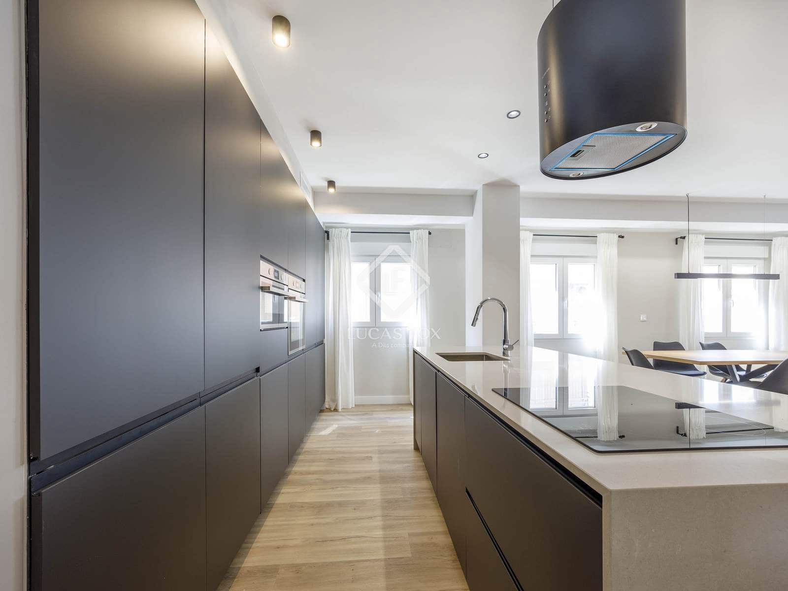 4 slaapkamer Appartement te huur in Valencia stad - € 2.000 (Ref: 8493057)