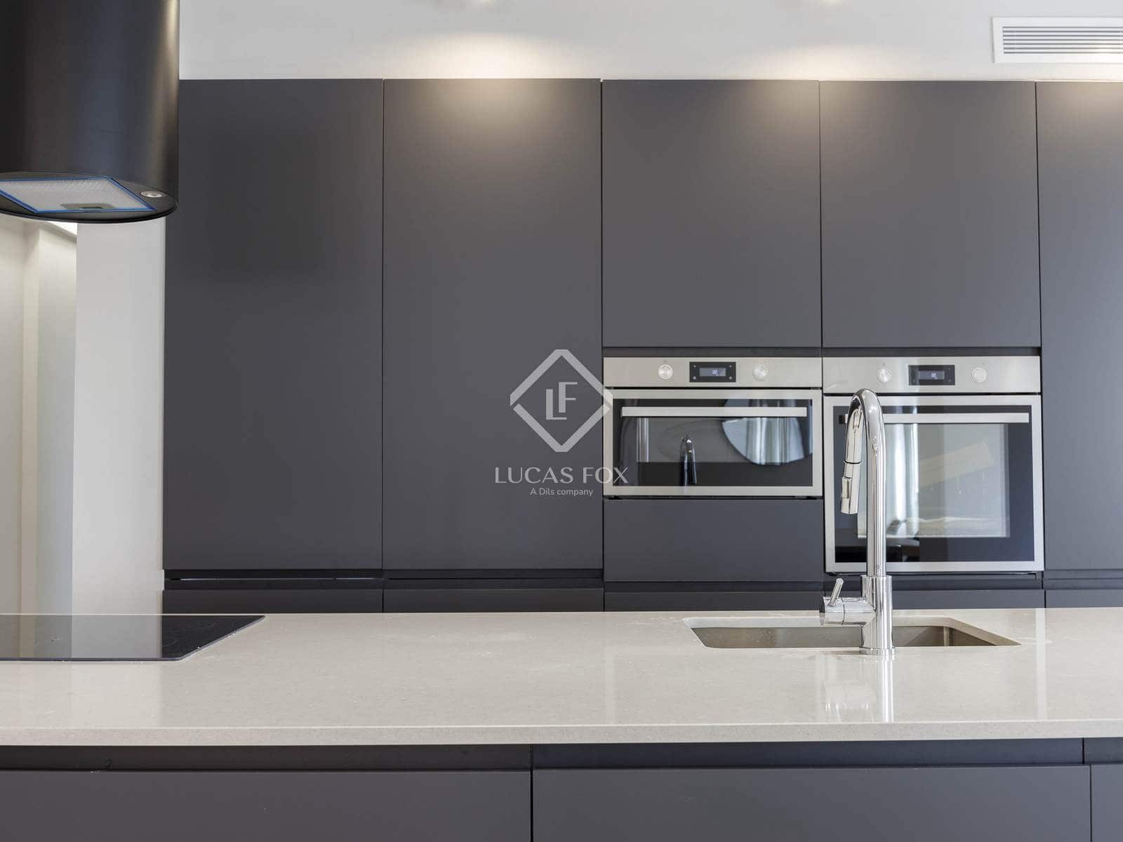 4 slaapkamer Appartement te huur in Valencia stad - € 2.000 (Ref: 8493057)