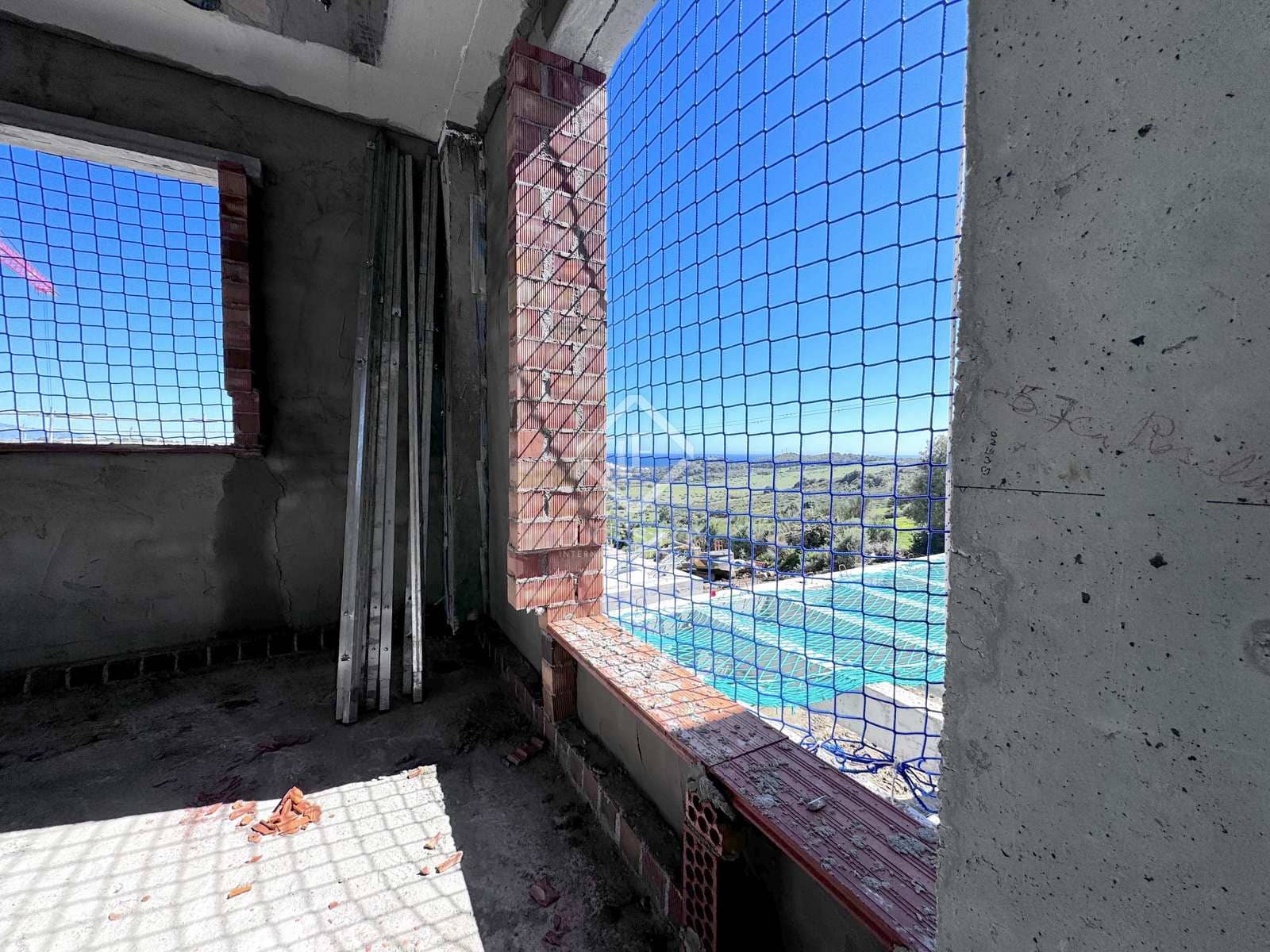 4 bedroom Villa for sale in Estepona with pool garage - € 1,440,000 (Ref: 8501147)