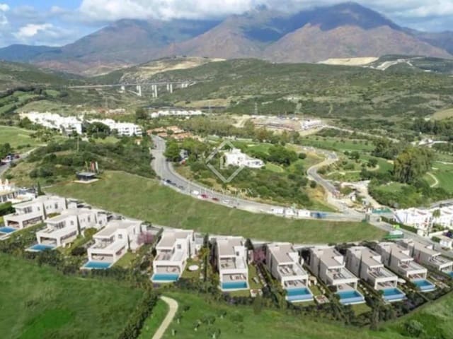 4 sypialnia Willa na sprzedaż w Estepona z basenem garażem - 1 440 000 € (Ref: 8501147)