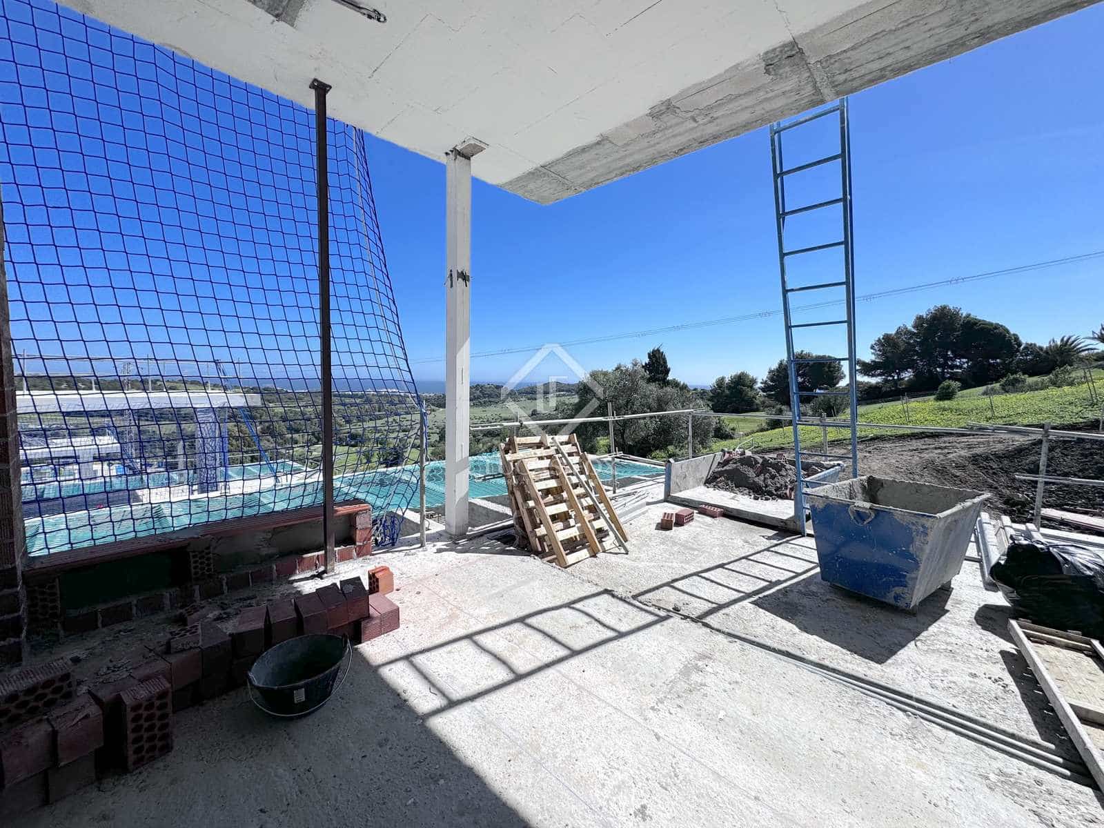 4 bedroom Villa for sale in Estepona with pool garage - € 1,440,000 (Ref: 8501147)