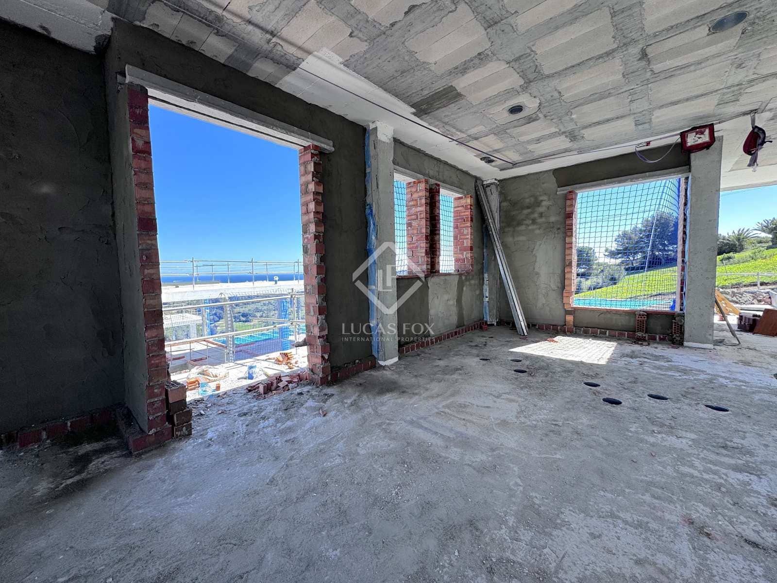 4 bedroom Villa for sale in Estepona with pool garage - € 1,440,000 (Ref: 8501147)