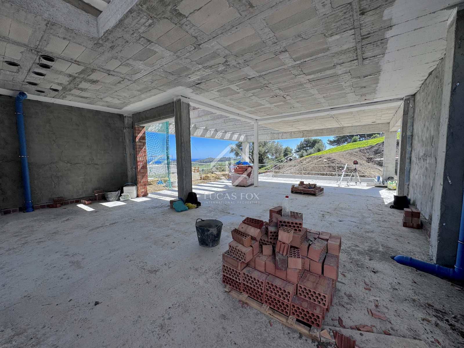 4 bedroom Villa for sale in Estepona with pool garage - € 1,440,000 (Ref: 8501147)