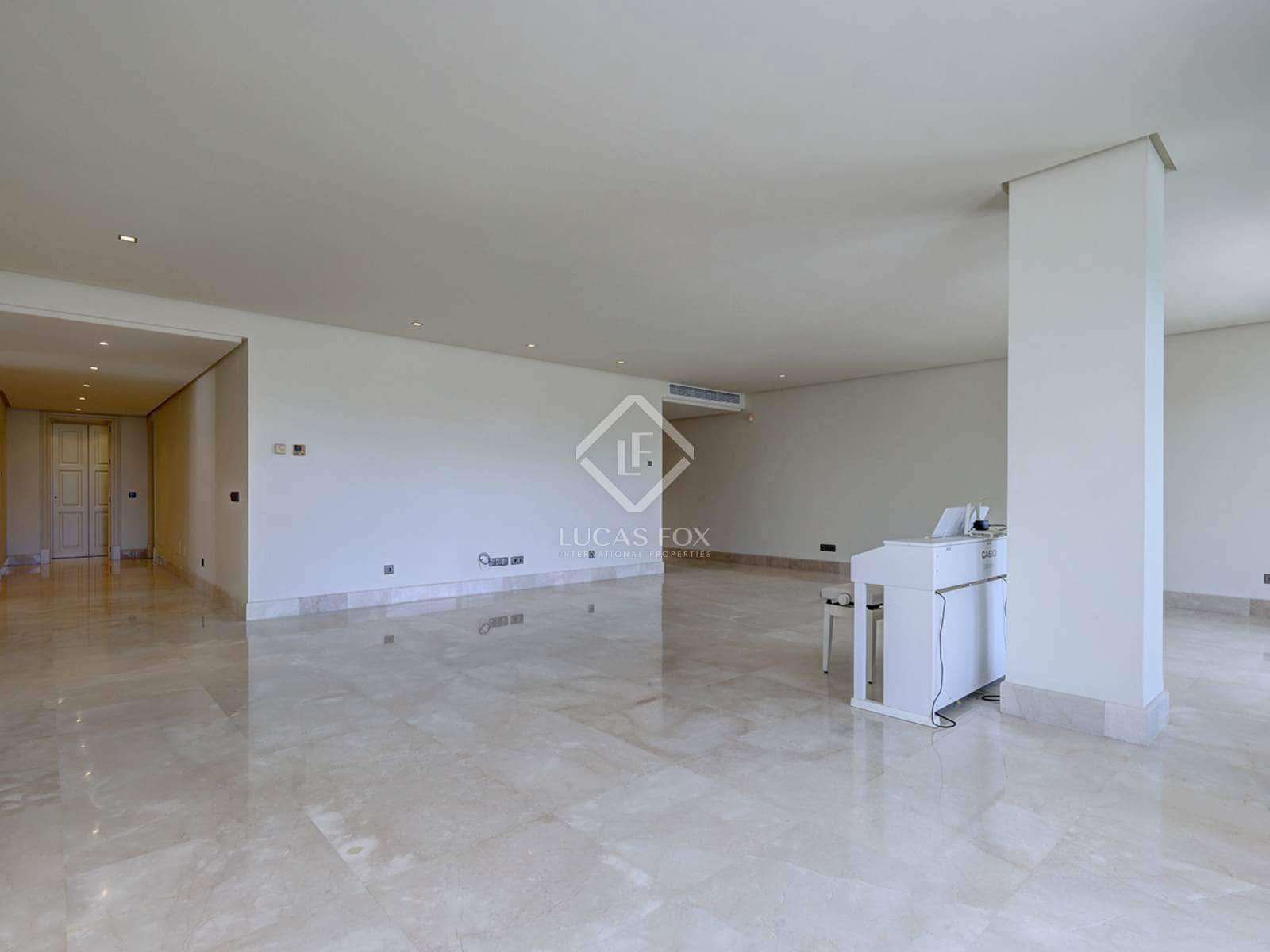 Apartamento de 5 habitaciones en Estepona en venta con piscina garaje - 2.100.000 € (Ref: 8505168)
