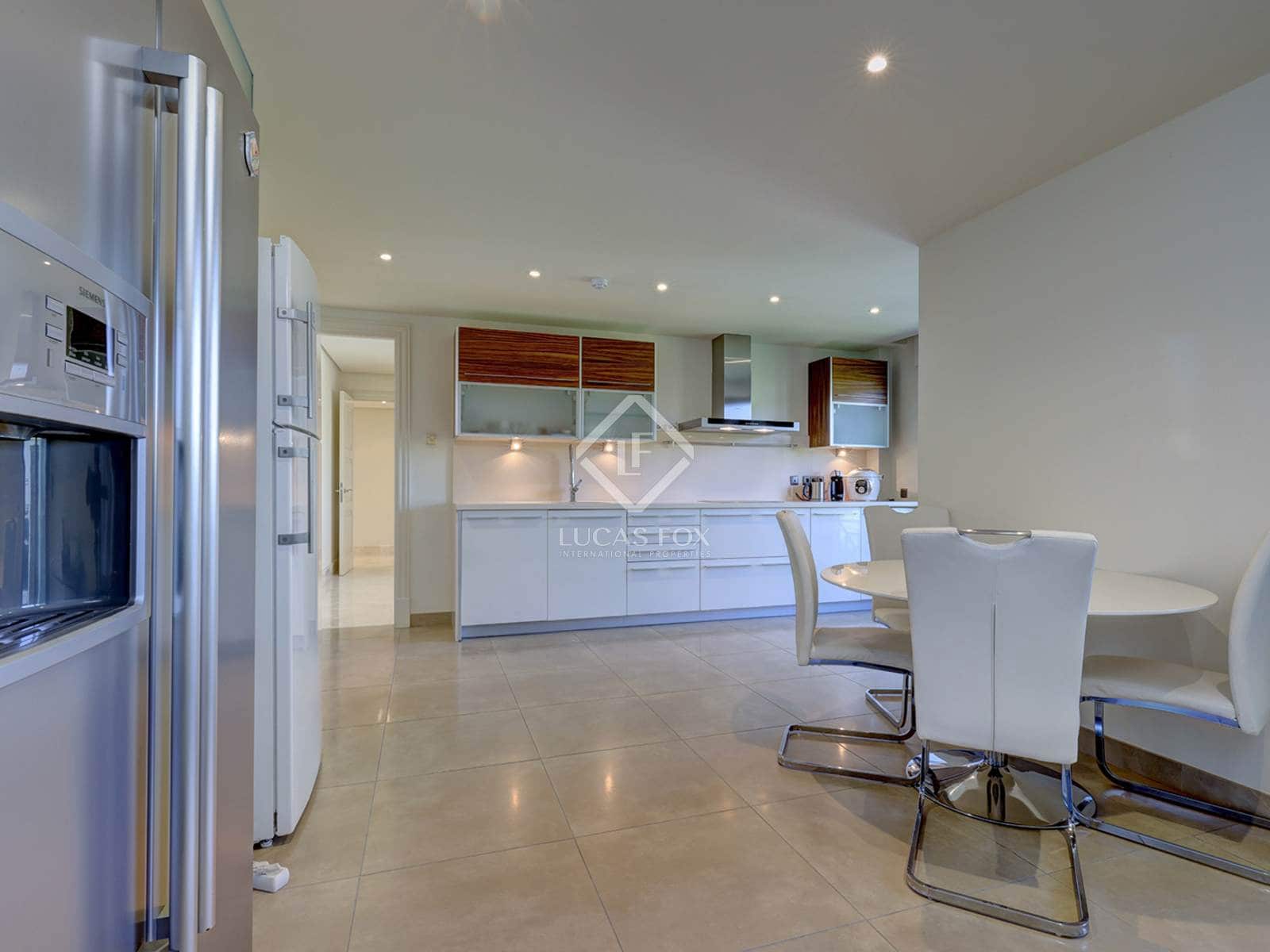 Apartamento de 5 habitaciones en Estepona en venta con piscina garaje - 2.100.000 € (Ref: 8505168)