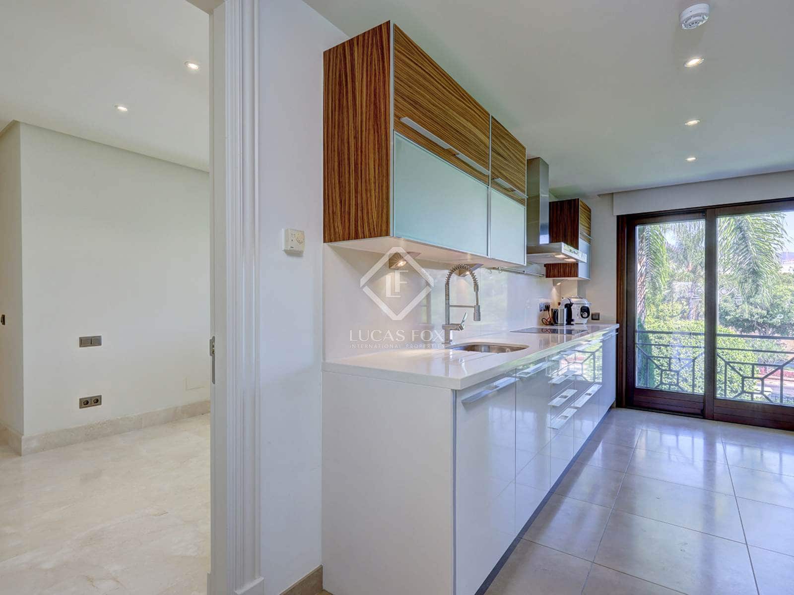 Apartamento de 5 habitaciones en Estepona en venta con piscina garaje - 2.100.000 € (Ref: 8505168)