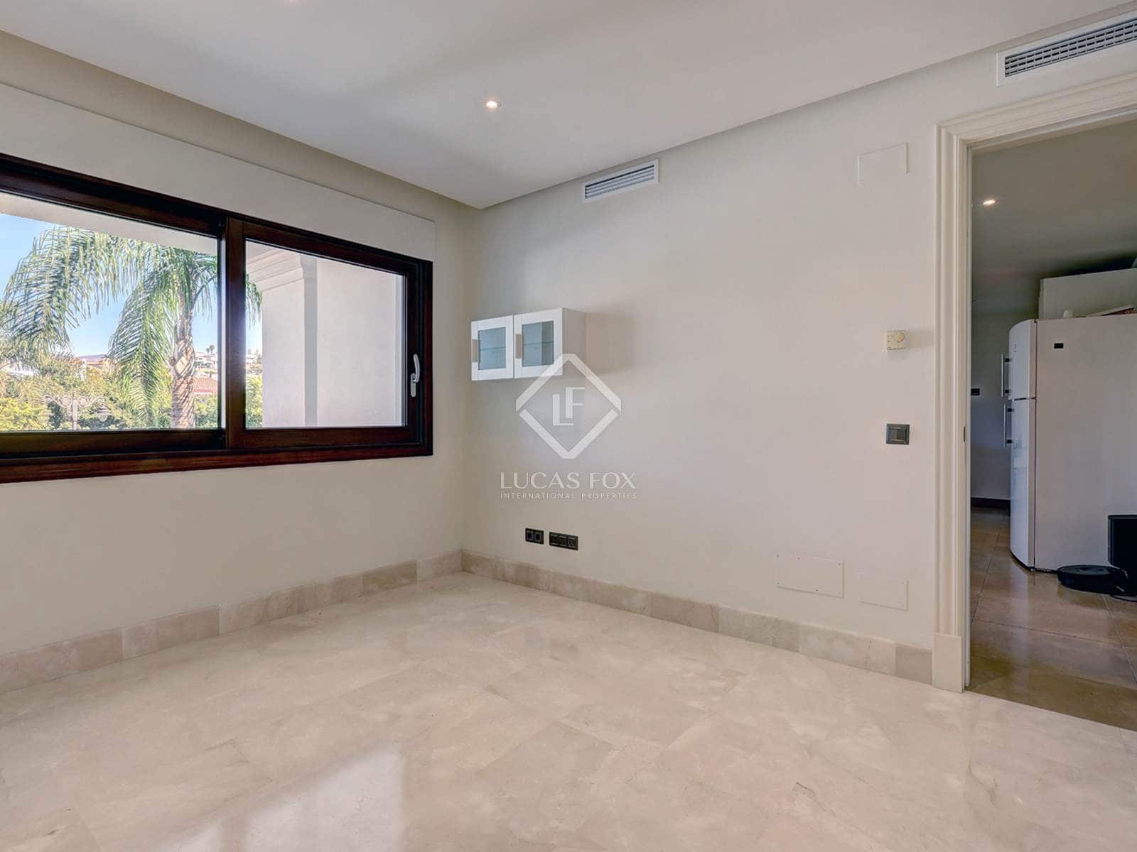 Apartamento de 5 habitaciones en Estepona en venta con piscina garaje - 2.100.000 € (Ref: 8505168)