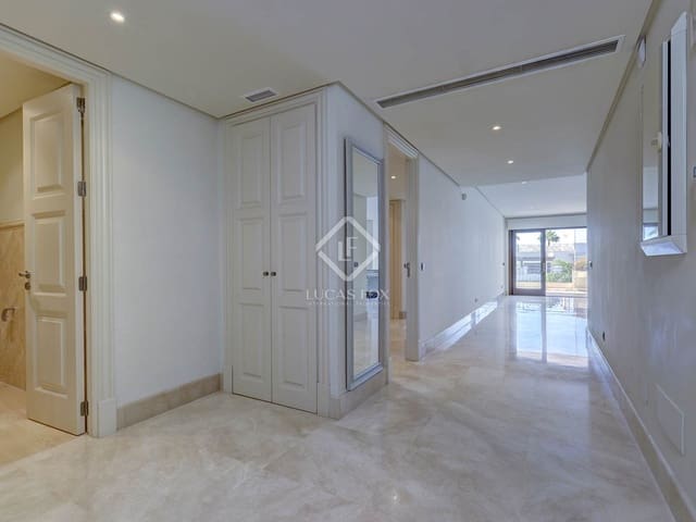 5 slaapkamer Appartement te koop in Estepona met zwembad garage - € 2.100.000 (Ref: 8505168)