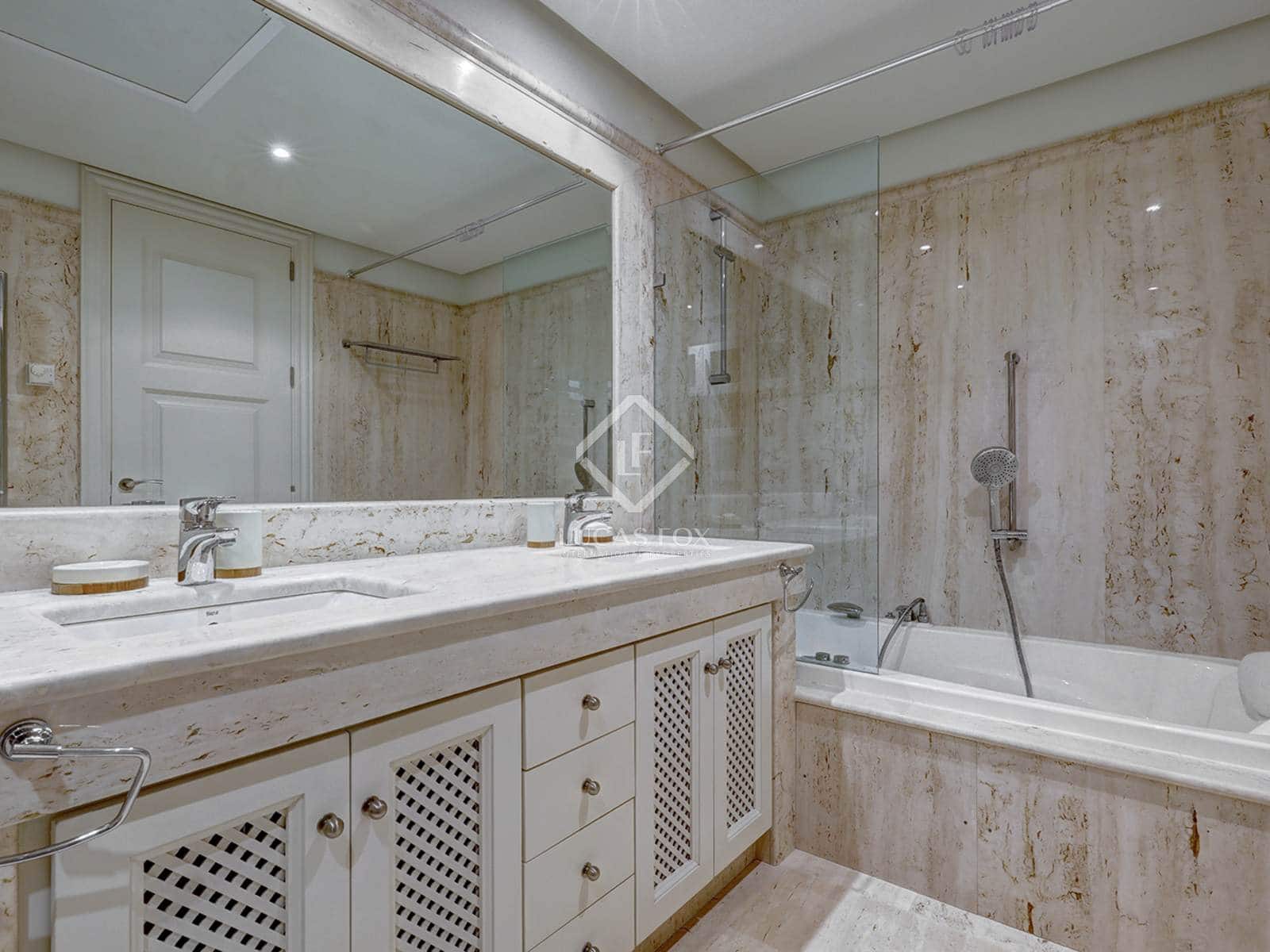 Apartamento de 5 habitaciones en Estepona en venta con piscina garaje - 2.100.000 € (Ref: 8505168)