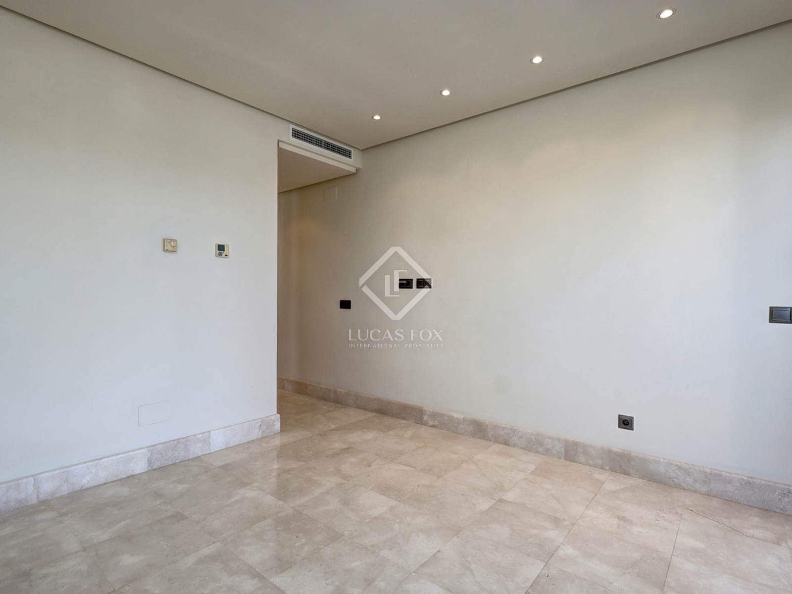 Apartamento de 5 habitaciones en Estepona en venta con piscina garaje - 2.100.000 € (Ref: 8505168)