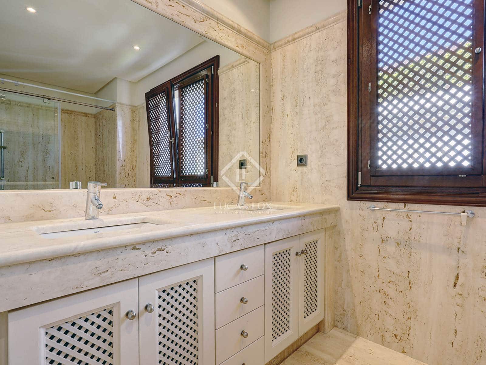 Apartamento de 5 habitaciones en Estepona en venta con piscina garaje - 2.100.000 € (Ref: 8505168)