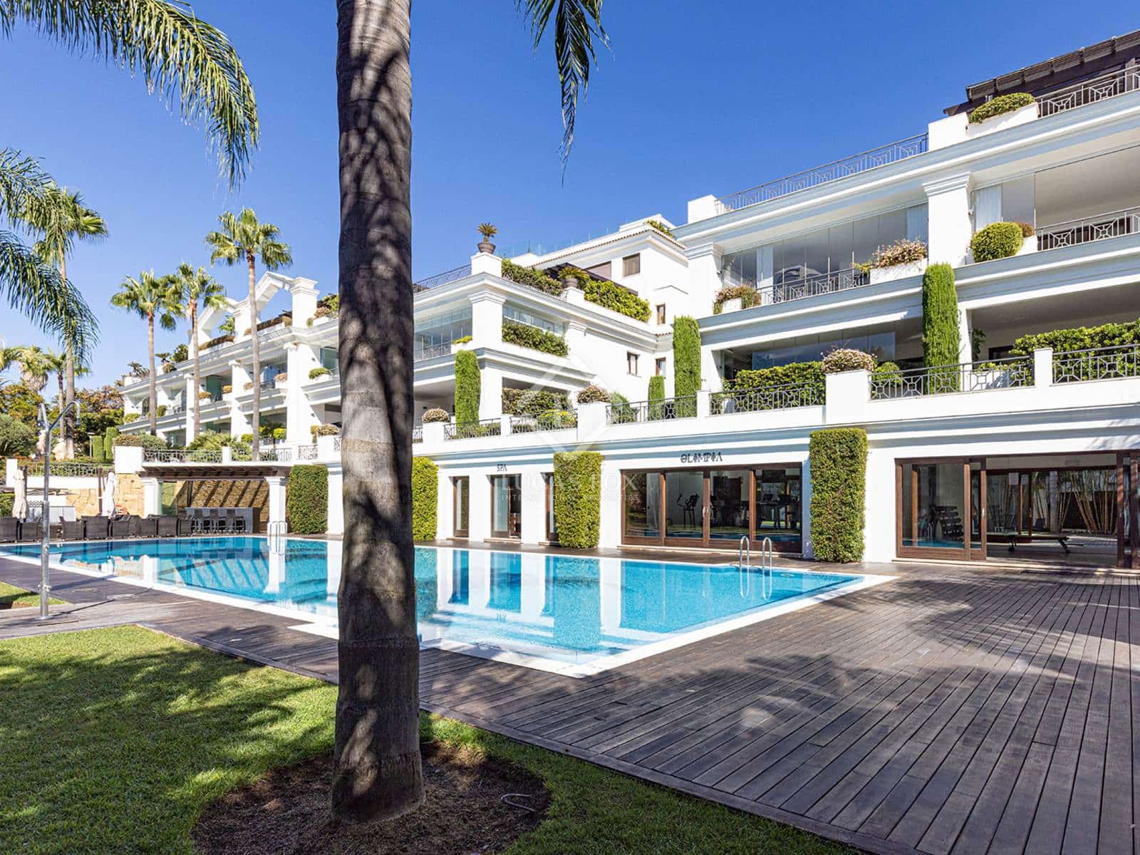 Apartamento de 5 habitaciones en Estepona en venta con piscina garaje - 2.100.000 € (Ref: 8505168)