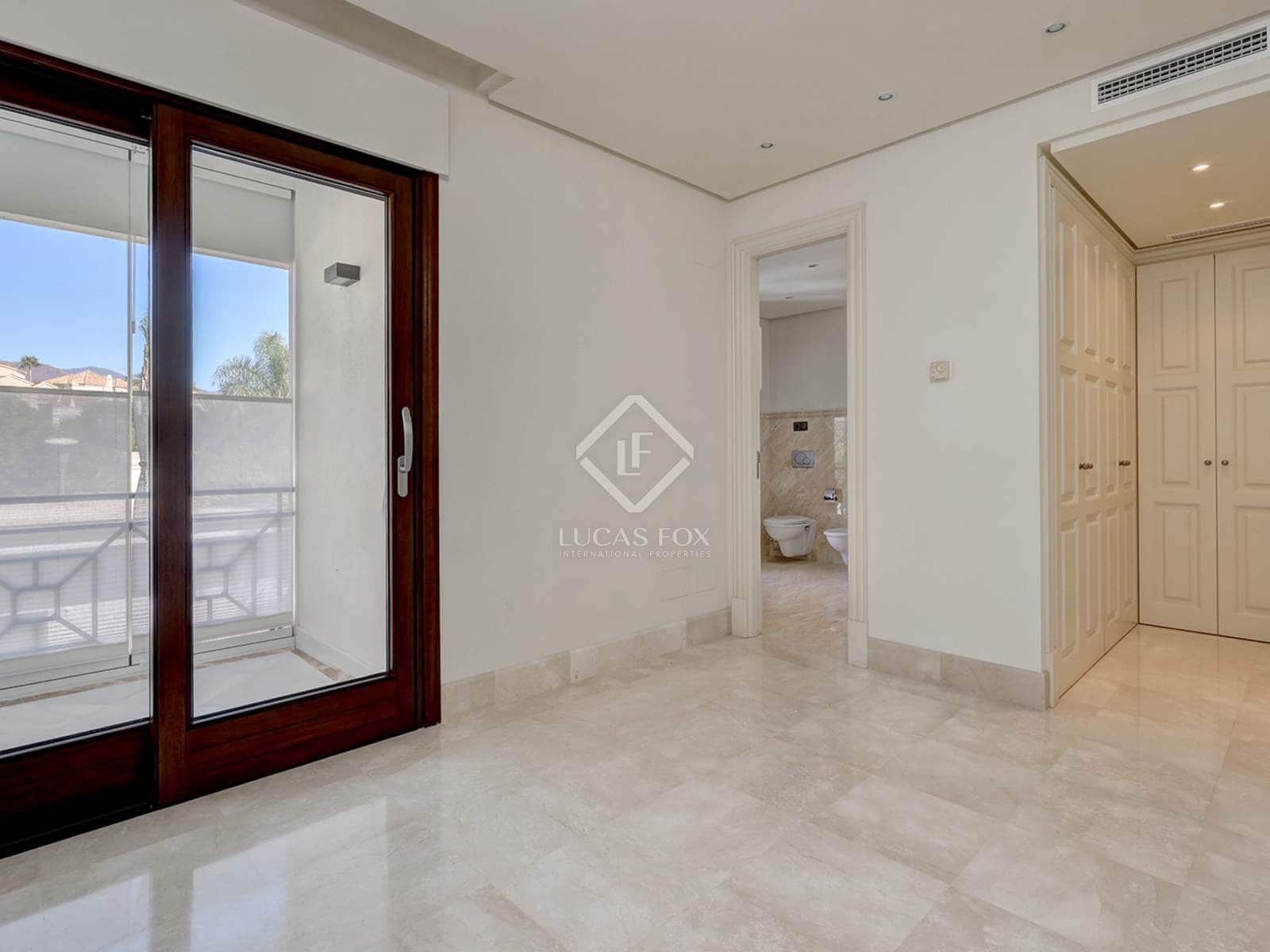 Apartamento de 5 habitaciones en Estepona en venta con piscina garaje - 2.100.000 € (Ref: 8505168)