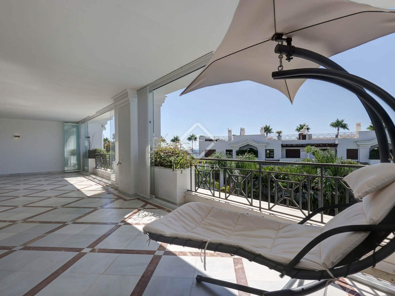 Apartamento de 5 habitaciones en Estepona en venta con piscina garaje - 2.100.000 € (Ref: 8505168)