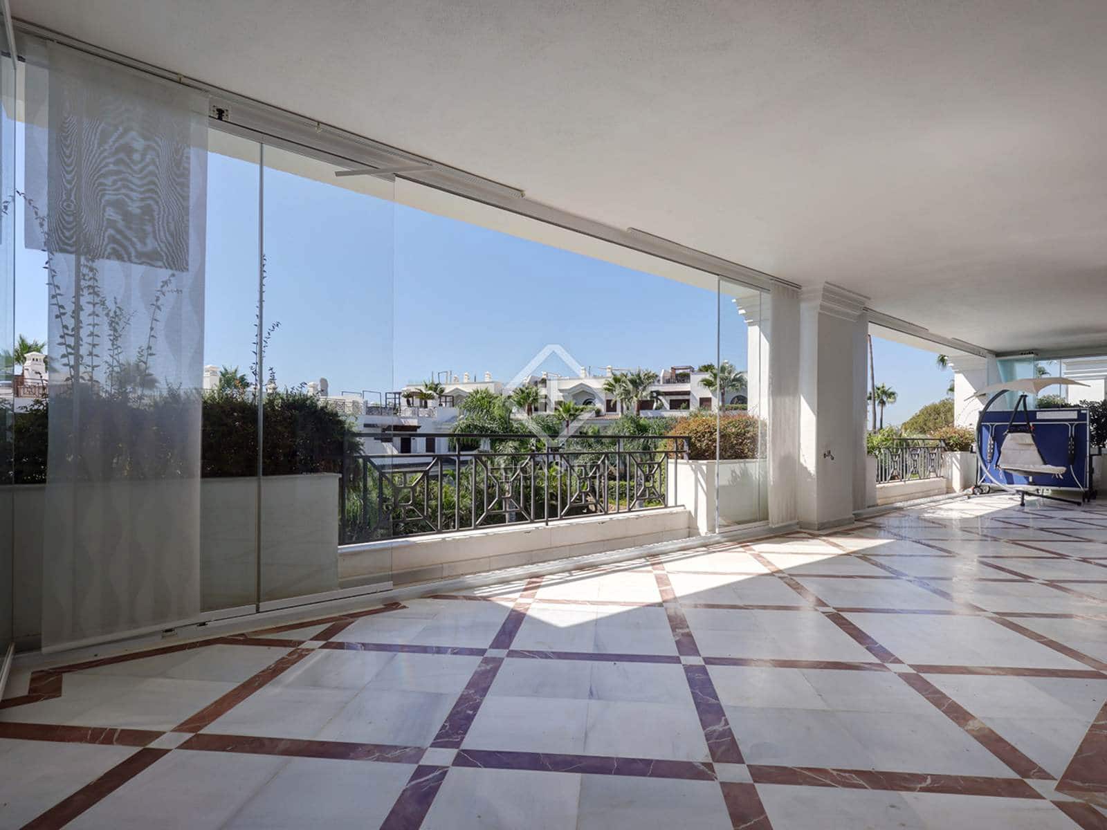 Apartamento de 5 habitaciones en Estepona en venta con piscina garaje - 2.100.000 € (Ref: 8505168)