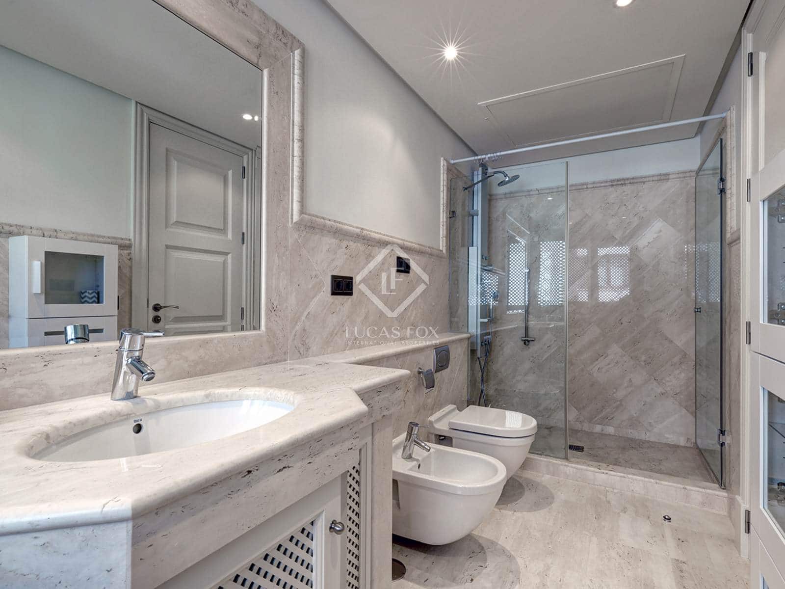 Apartamento de 5 habitaciones en Estepona en venta con piscina garaje - 2.100.000 € (Ref: 8505168)