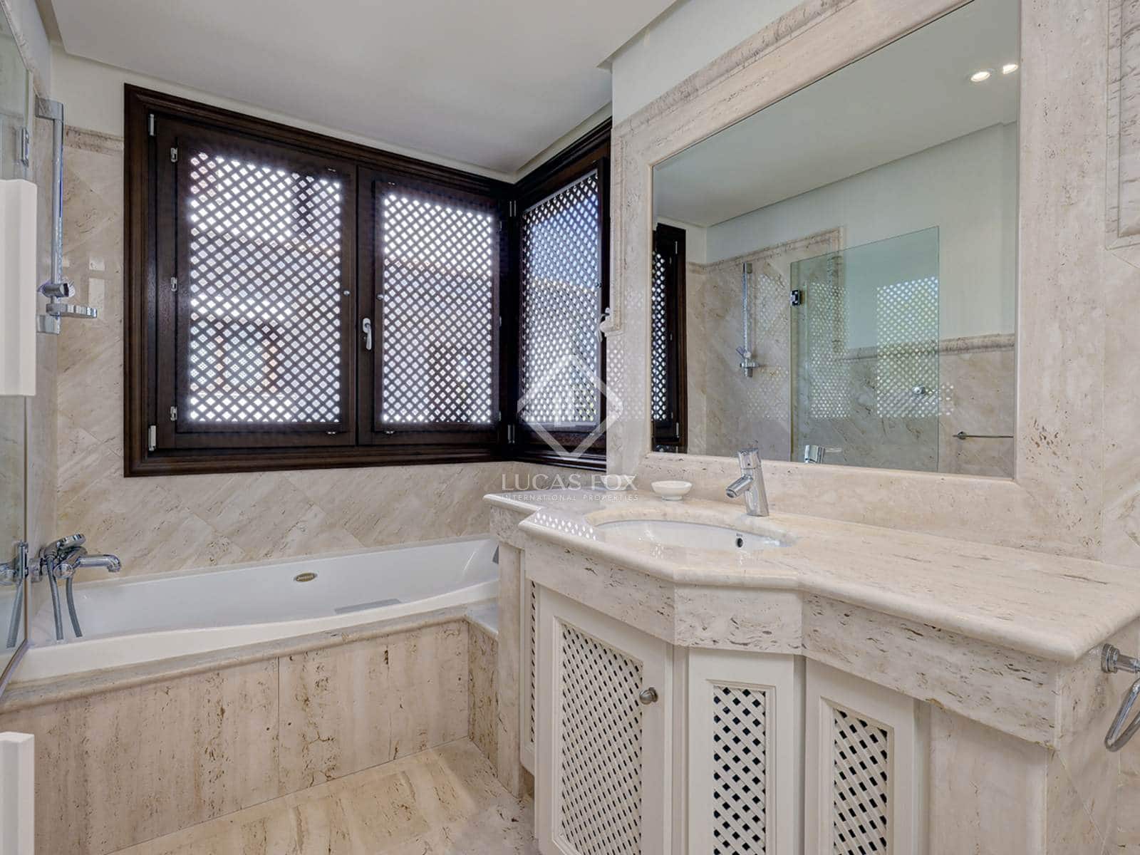 Apartamento de 5 habitaciones en Estepona en venta con piscina garaje - 2.100.000 € (Ref: 8505168)