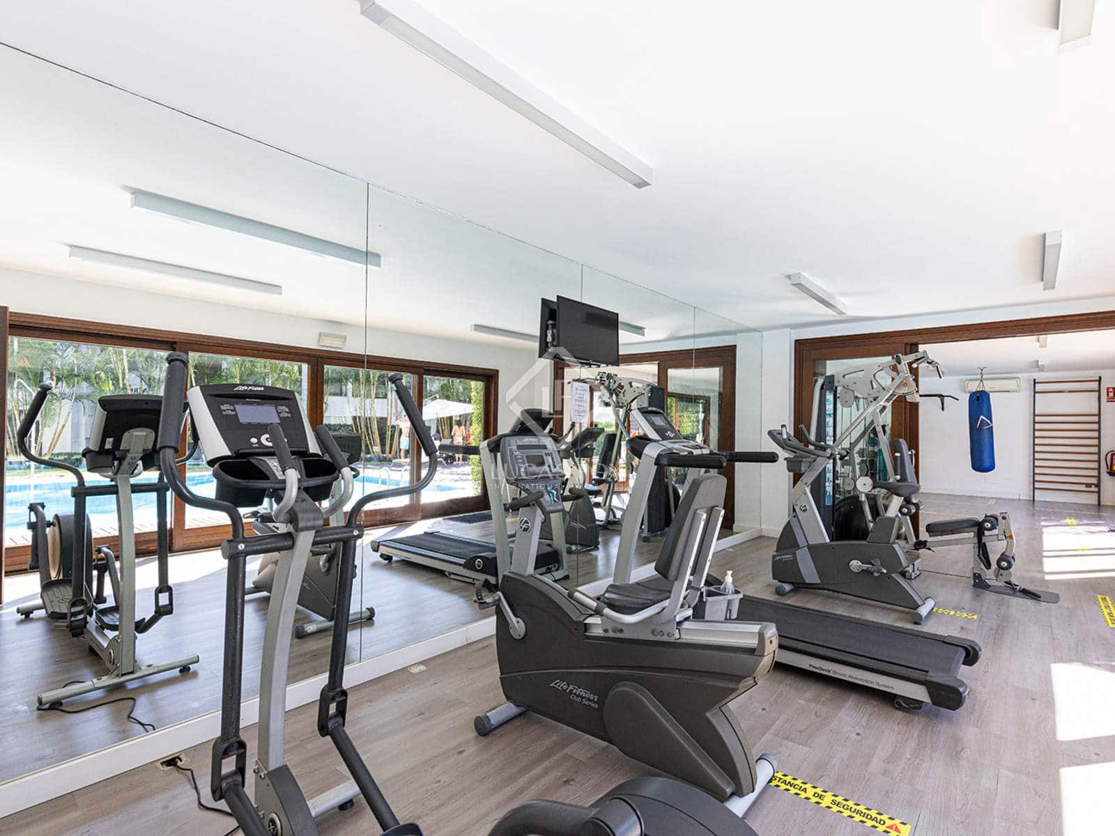 Apartamento de 5 habitaciones en Estepona en venta con piscina garaje - 2.100.000 € (Ref: 8505168)