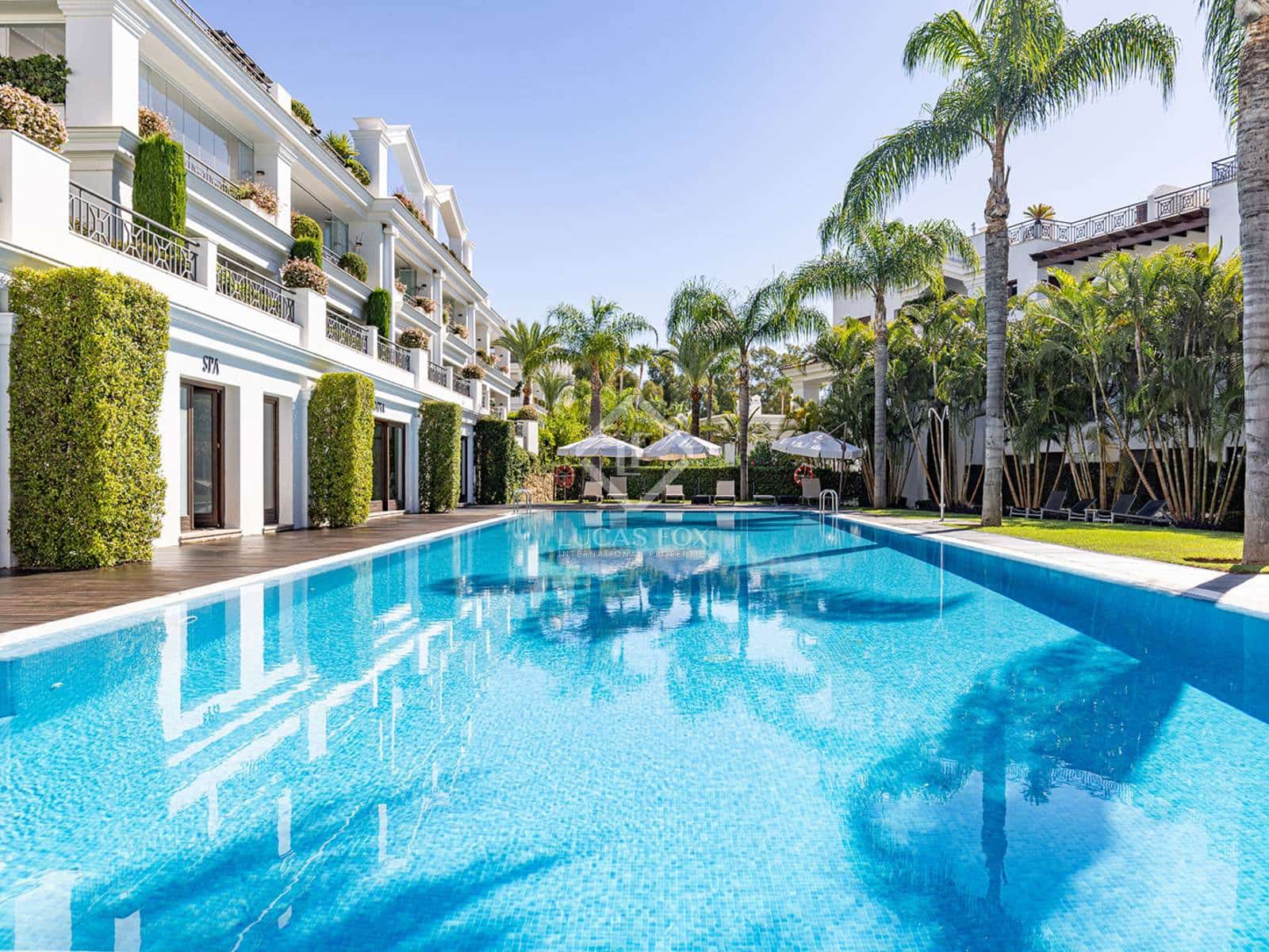 Apartamento de 5 habitaciones en Estepona en venta con piscina garaje - 2.100.000 € (Ref: 8505168)