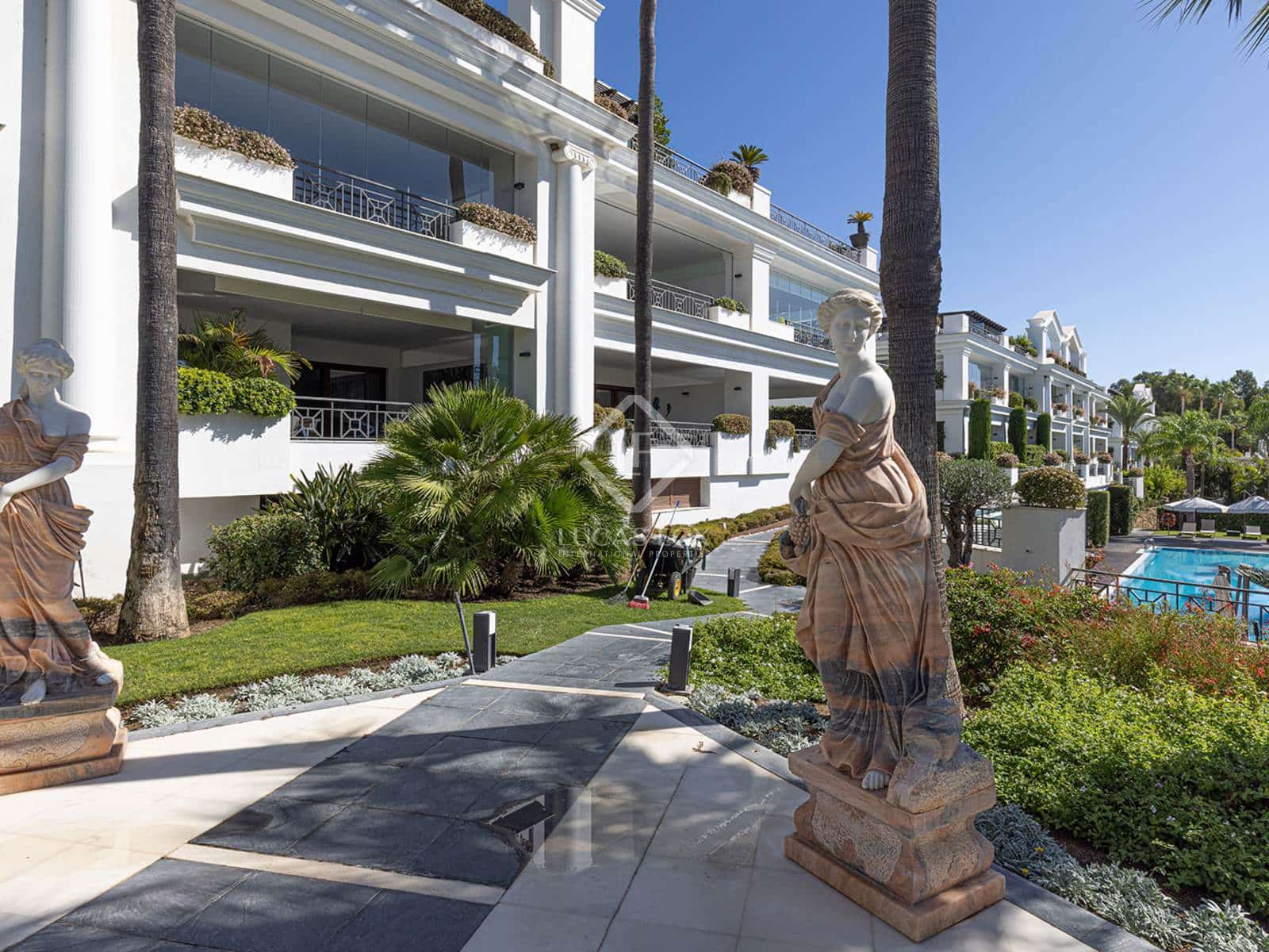 Apartamento de 5 habitaciones en Estepona en venta con piscina garaje - 2.100.000 € (Ref: 8505168)