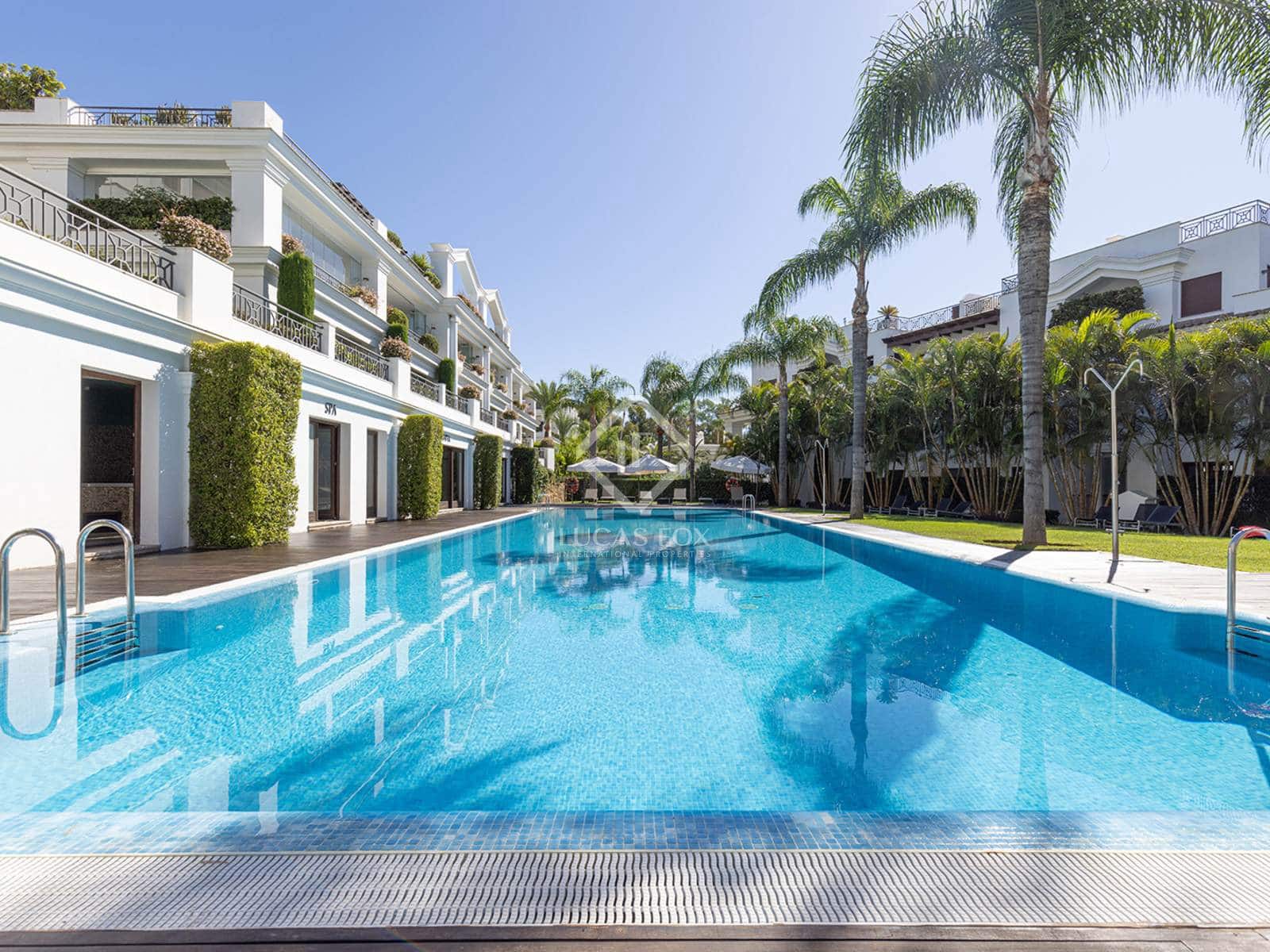 Apartamento de 5 habitaciones en Estepona en venta con piscina garaje - 2.100.000 € (Ref: 8505168)