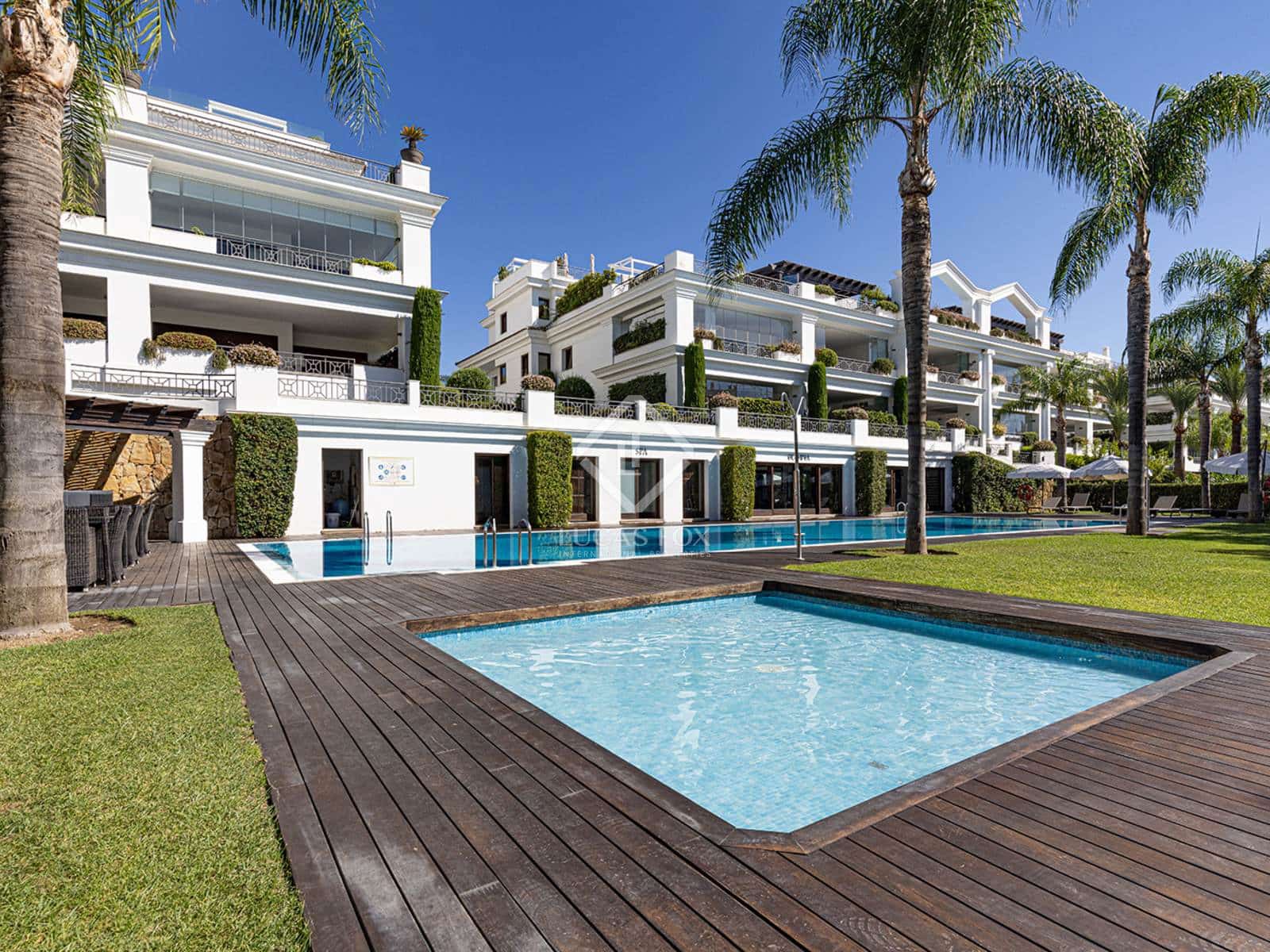 Apartamento de 5 habitaciones en Estepona en venta con piscina garaje - 2.100.000 € (Ref: 8505168)