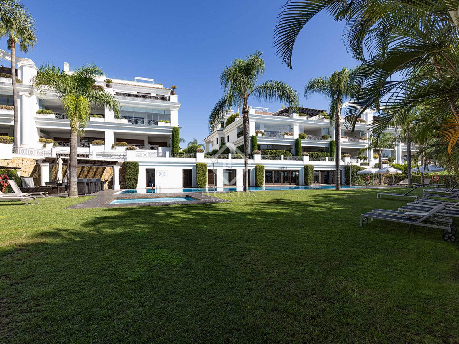 Apartamento de 5 habitaciones en Estepona en venta con piscina garaje - 2.100.000 € (Ref: 8505168)