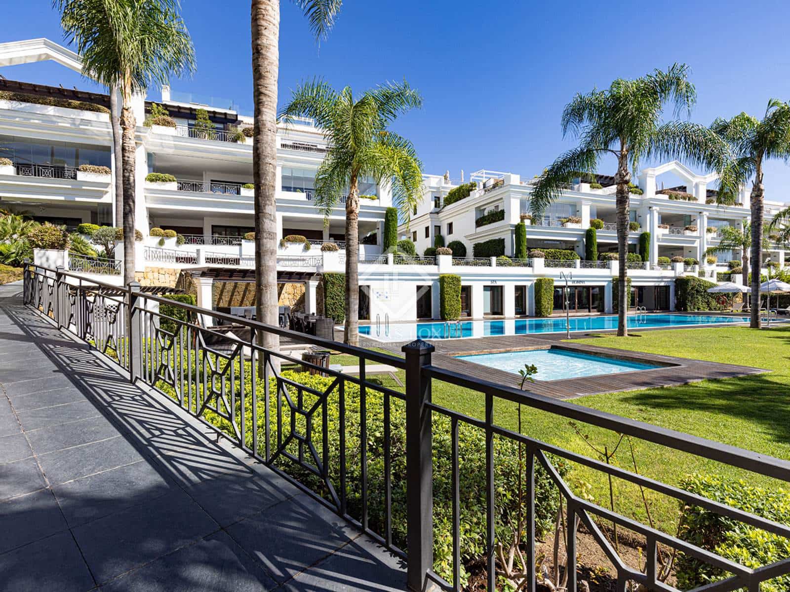 Apartamento de 5 habitaciones en Estepona en venta con piscina garaje - 2.100.000 € (Ref: 8505168)