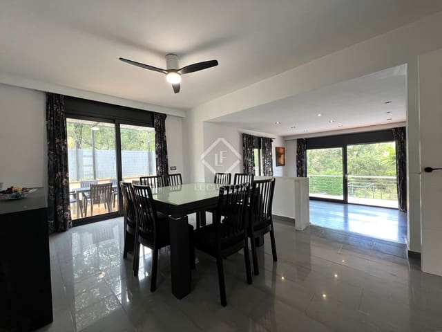 4 chambre Villa/Maison à vendre à Platja d'Aro, Castell-Platja d'Aro avec piscine garage - 749 000 € (Ref: 8519742)