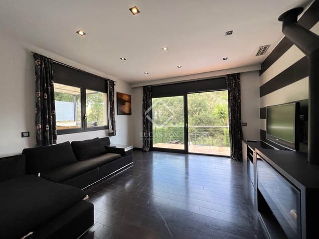 4 chambre Villa/Maison à vendre à Platja d'Aro, Castell-Platja d'Aro avec piscine garage - 749 000 € (Ref: 8519742)