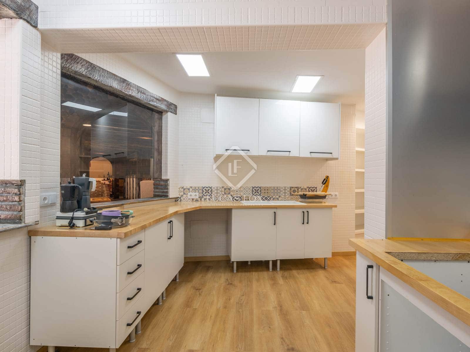 7 bedroom Villa for sale in Las Lagunas de Mijas with pool - € 1,000,000 (Ref: 8520712)