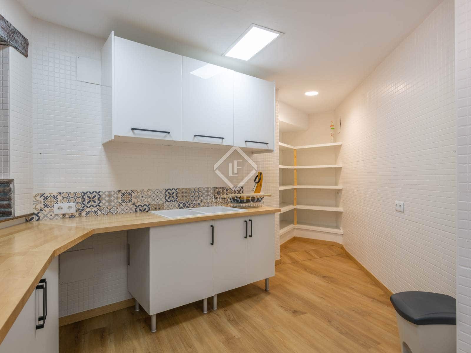 7 bedroom Villa for sale in Las Lagunas de Mijas with pool - € 1,000,000 (Ref: 8520712)