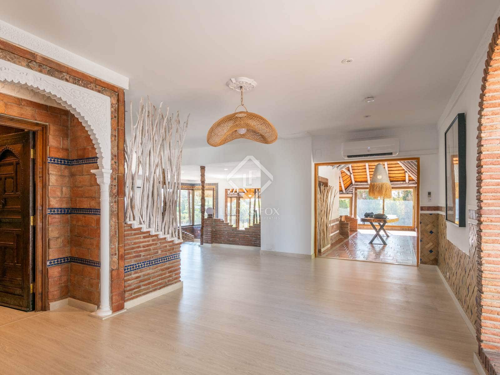 7 bedroom Villa for sale in Las Lagunas de Mijas with pool - € 1,000,000 (Ref: 8520712)