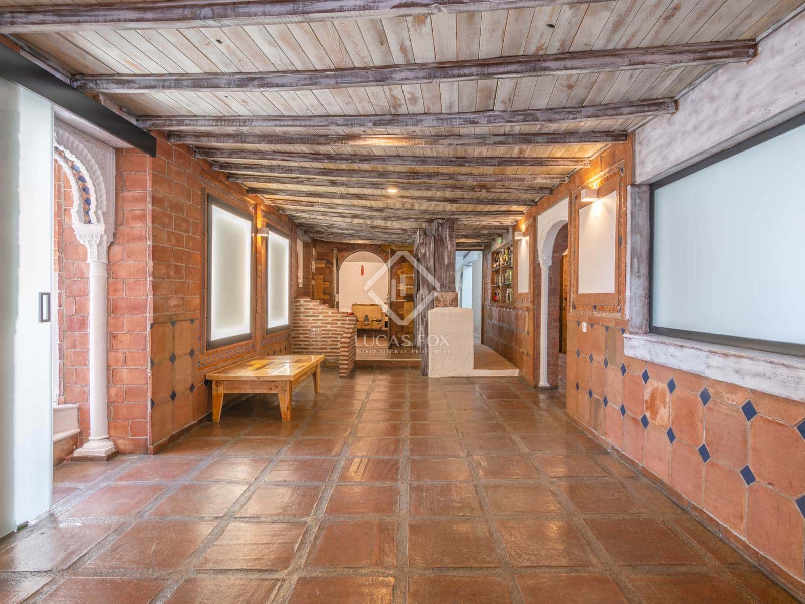 7 bedroom Villa for sale in Las Lagunas de Mijas with pool - € 1,000,000 (Ref: 8520712)