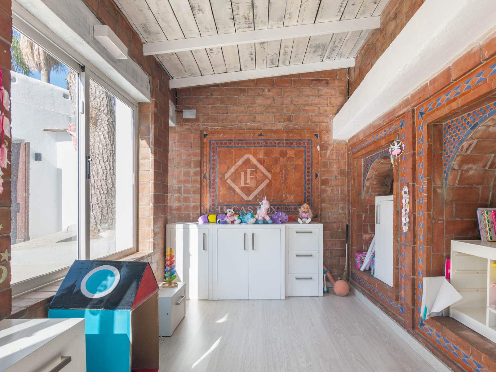 7 bedroom Villa for sale in Las Lagunas de Mijas with pool - € 1,000,000 (Ref: 8520712)