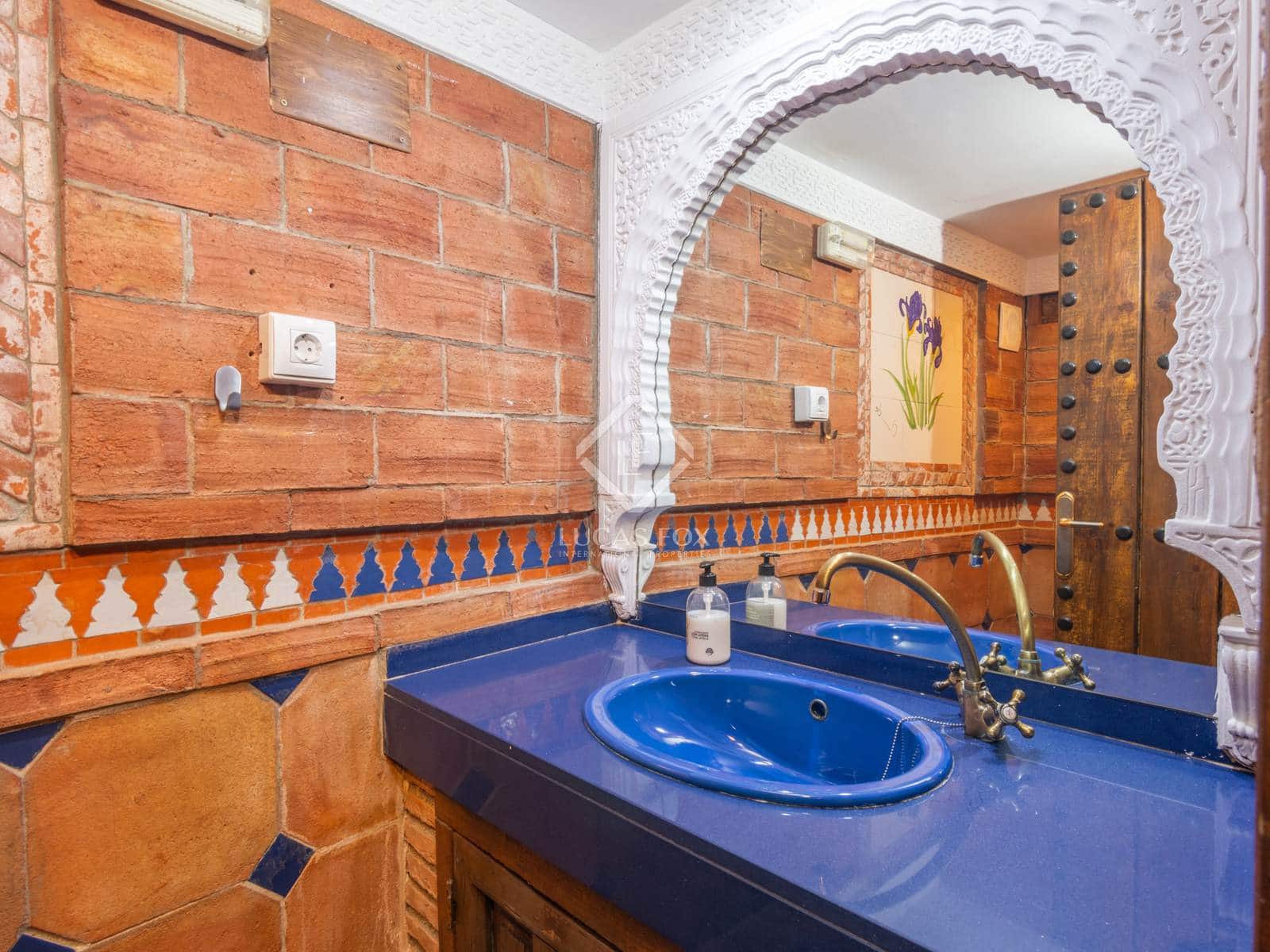 7 bedroom Villa for sale in Las Lagunas de Mijas with pool - € 1,000,000 (Ref: 8520712)