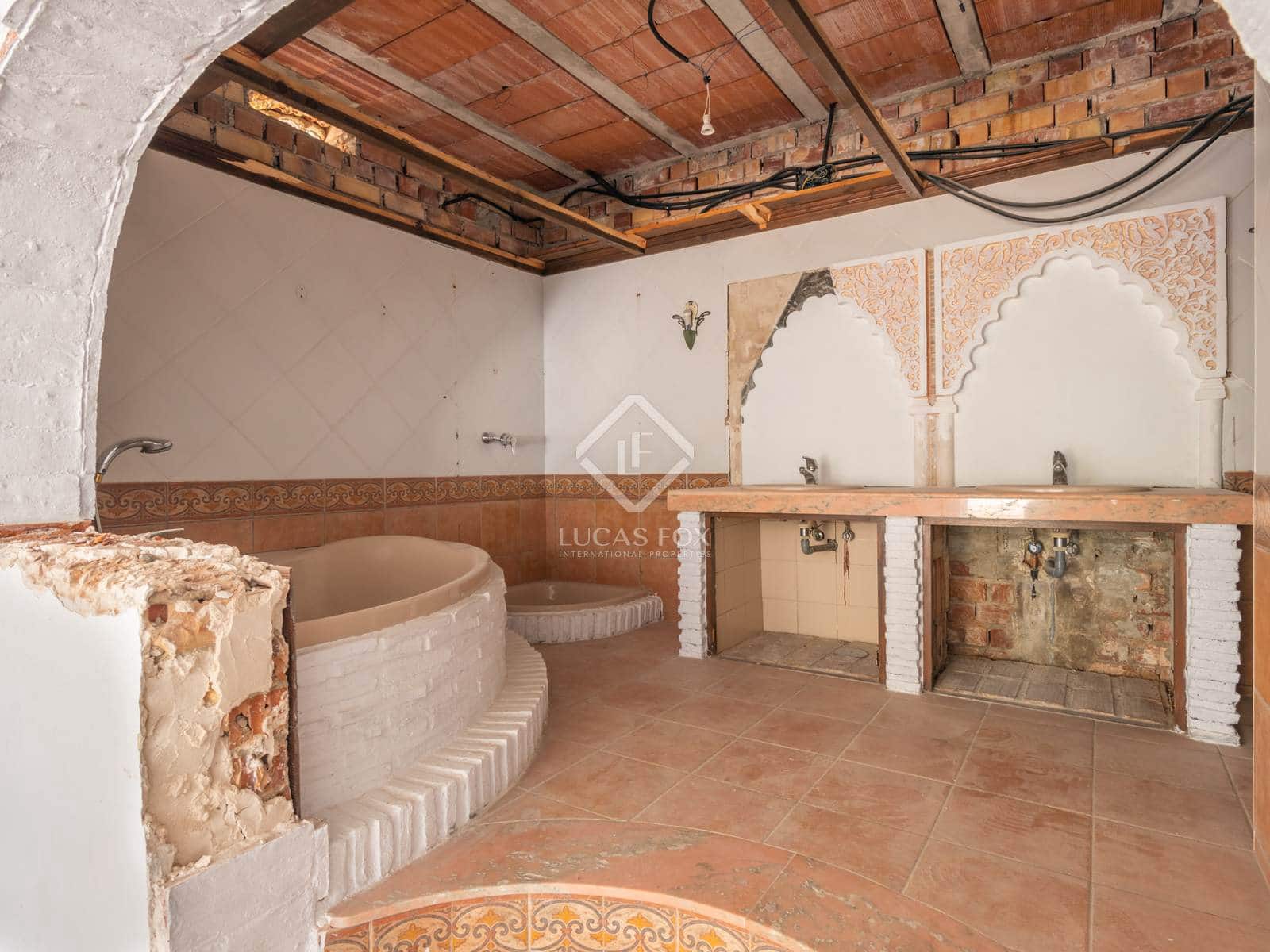 7 bedroom Villa for sale in Las Lagunas de Mijas with pool - € 1,000,000 (Ref: 8520712)