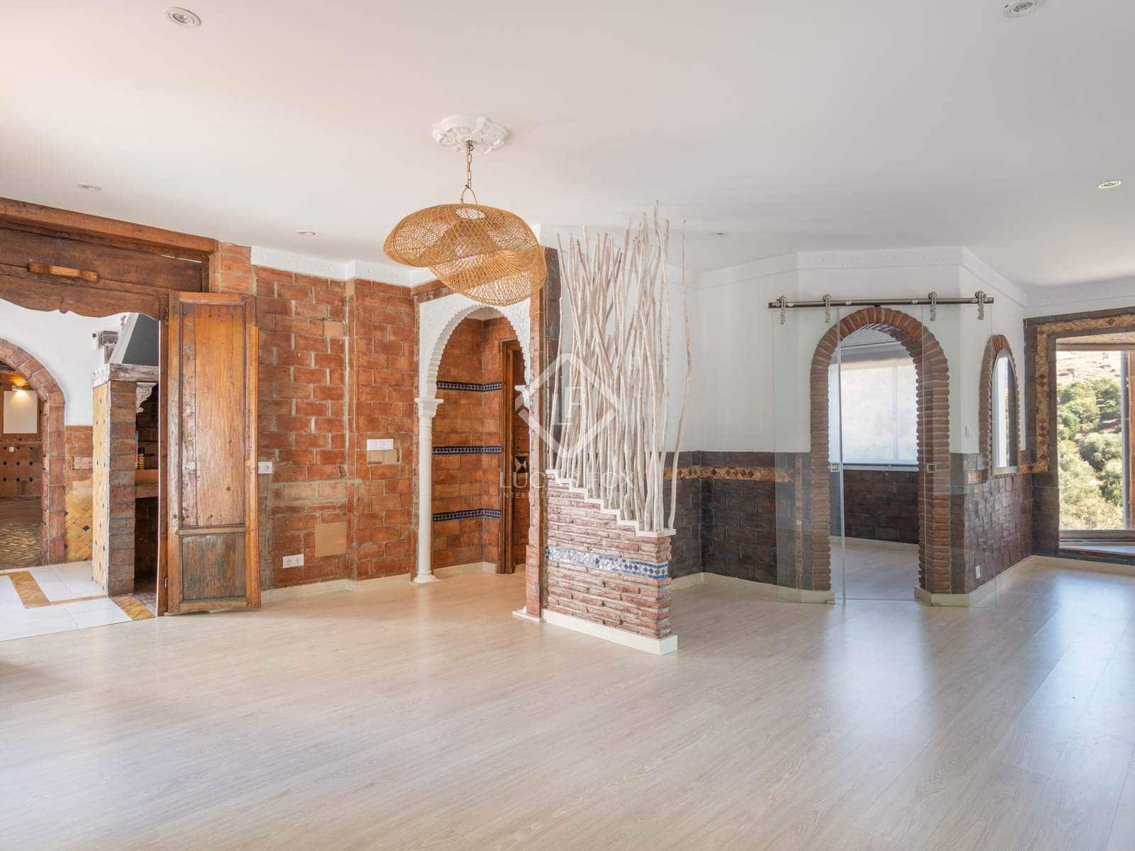 7 bedroom Villa for sale in Las Lagunas de Mijas with pool - € 1,000,000 (Ref: 8520712)