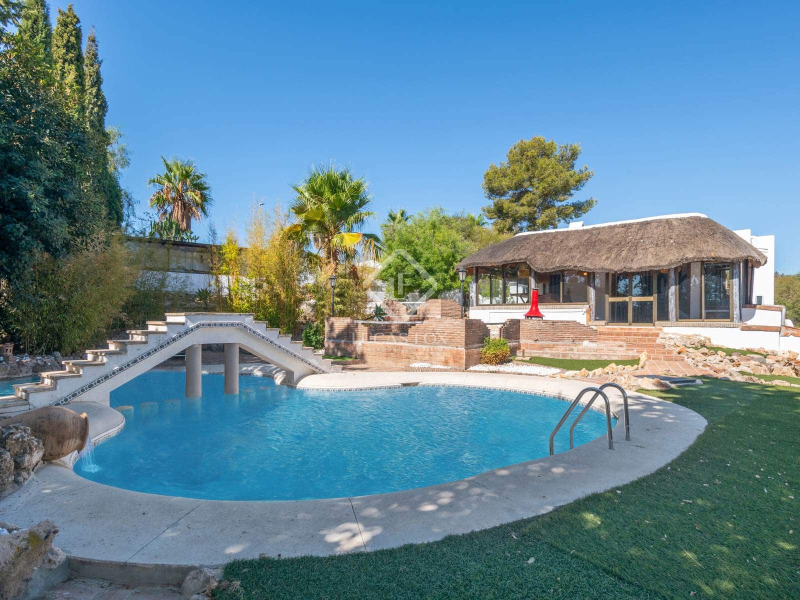 7 bedroom Villa for sale in Las Lagunas de Mijas with pool - € 1,000,000 (Ref: 8520712)