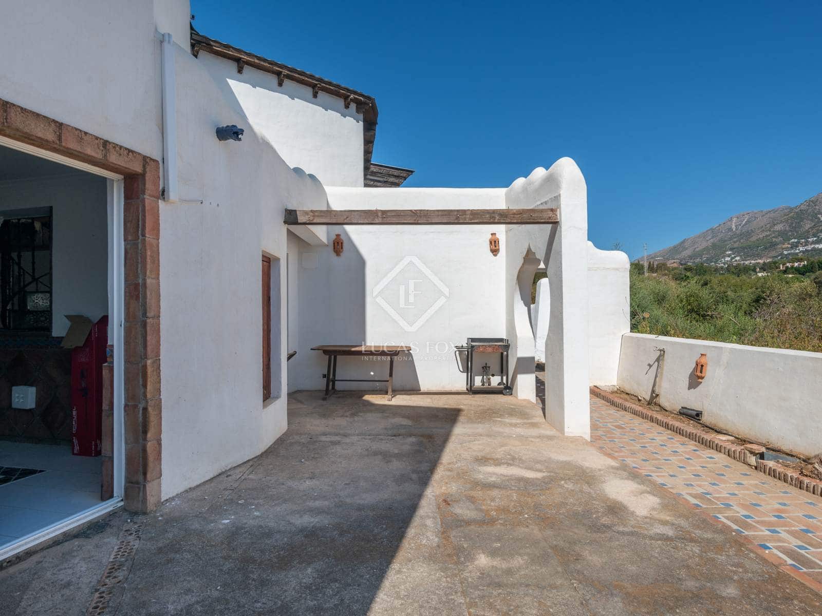 7 bedroom Villa for sale in Las Lagunas de Mijas with pool - € 1,000,000 (Ref: 8520712)