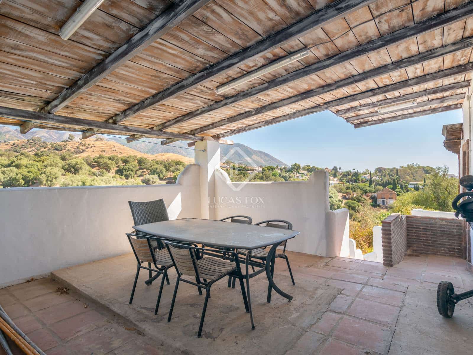 7 bedroom Villa for sale in Las Lagunas de Mijas with pool - € 1,000,000 (Ref: 8520712)