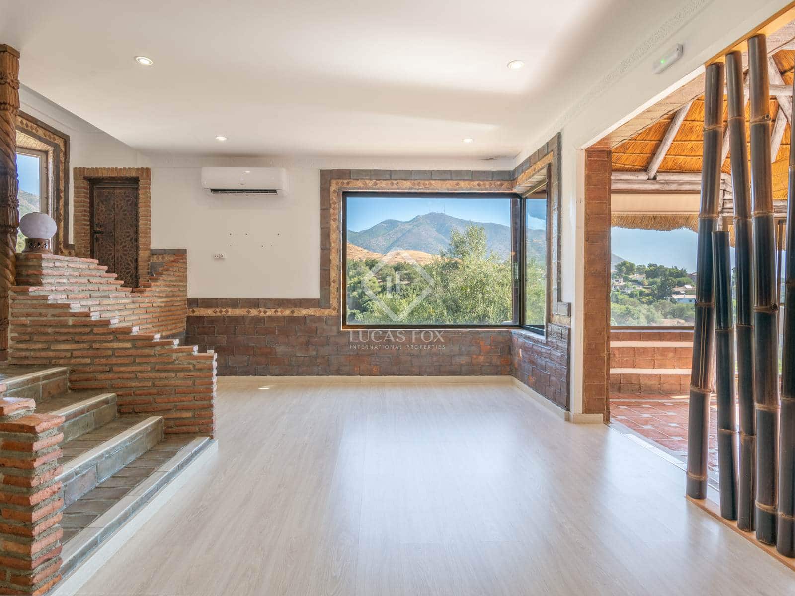 7 bedroom Villa for sale in Las Lagunas de Mijas with pool - € 1,000,000 (Ref: 8520712)