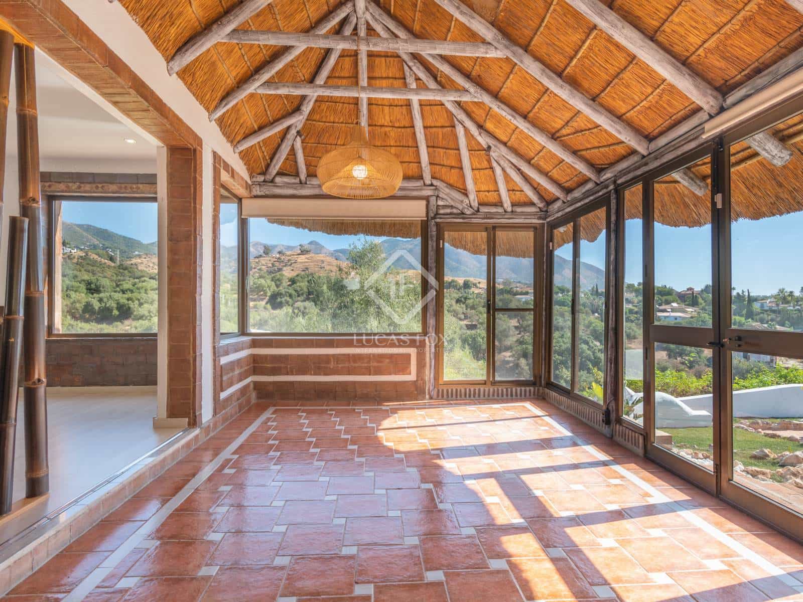 7 bedroom Villa for sale in Las Lagunas de Mijas with pool - € 1,000,000 (Ref: 8520712)