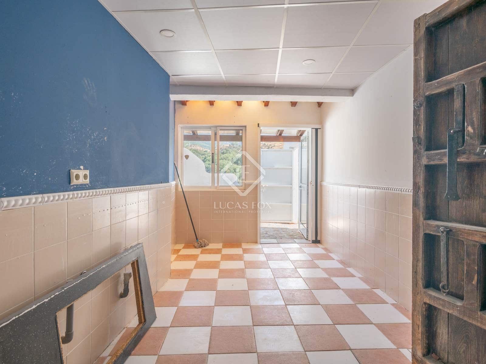 7 bedroom Villa for sale in Las Lagunas de Mijas with pool - € 1,000,000 (Ref: 8520712)