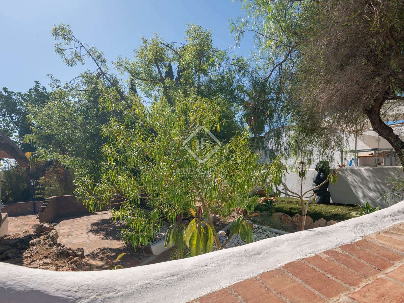 7 bedroom Villa for sale in Las Lagunas de Mijas with pool - € 1,000,000 (Ref: 8520712)