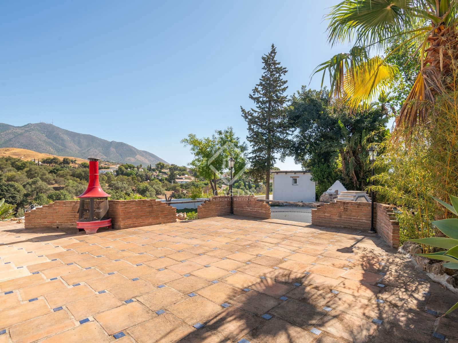 7 bedroom Villa for sale in Las Lagunas de Mijas with pool - € 1,000,000 (Ref: 8520712)